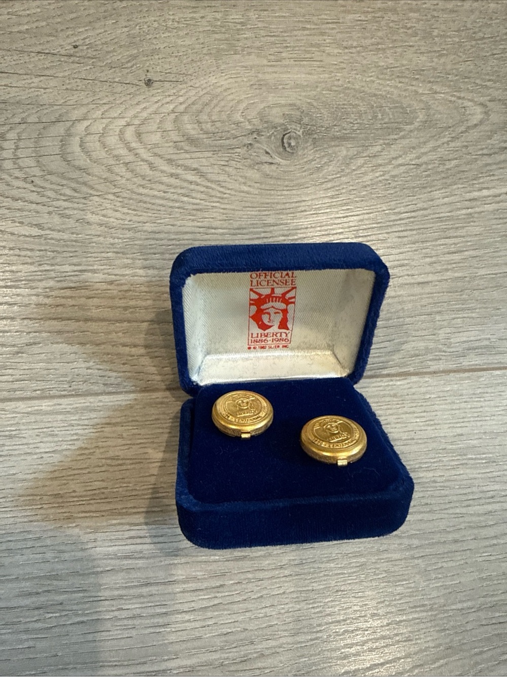 Gold-toned Statue of Liberty cufflinks "LIBERTY 1886 CENTENNIAL 1986”